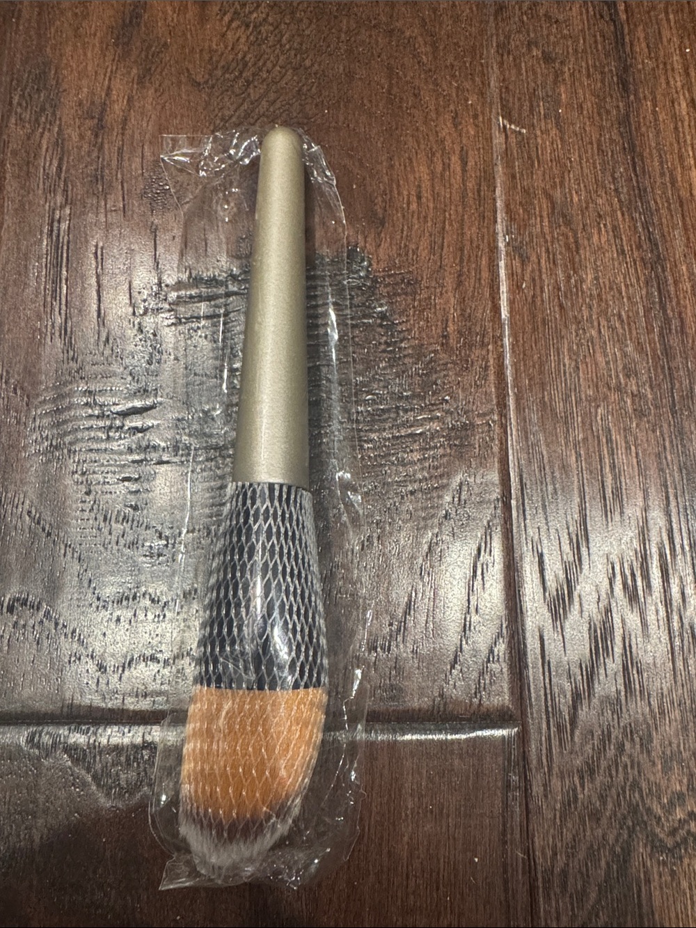 Luxe Metallic Champagne Handle Foundation Brush with Orange and White Bristles - Picture 2 of 2